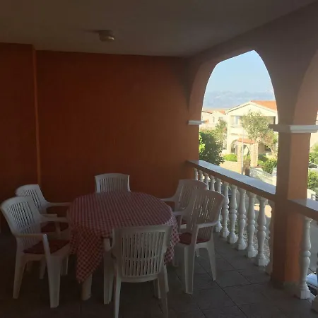 Apartamento Marina, Vir