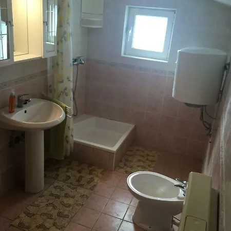 Apartamento Marina, Vir