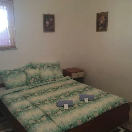 Apartamento Marina, Vir